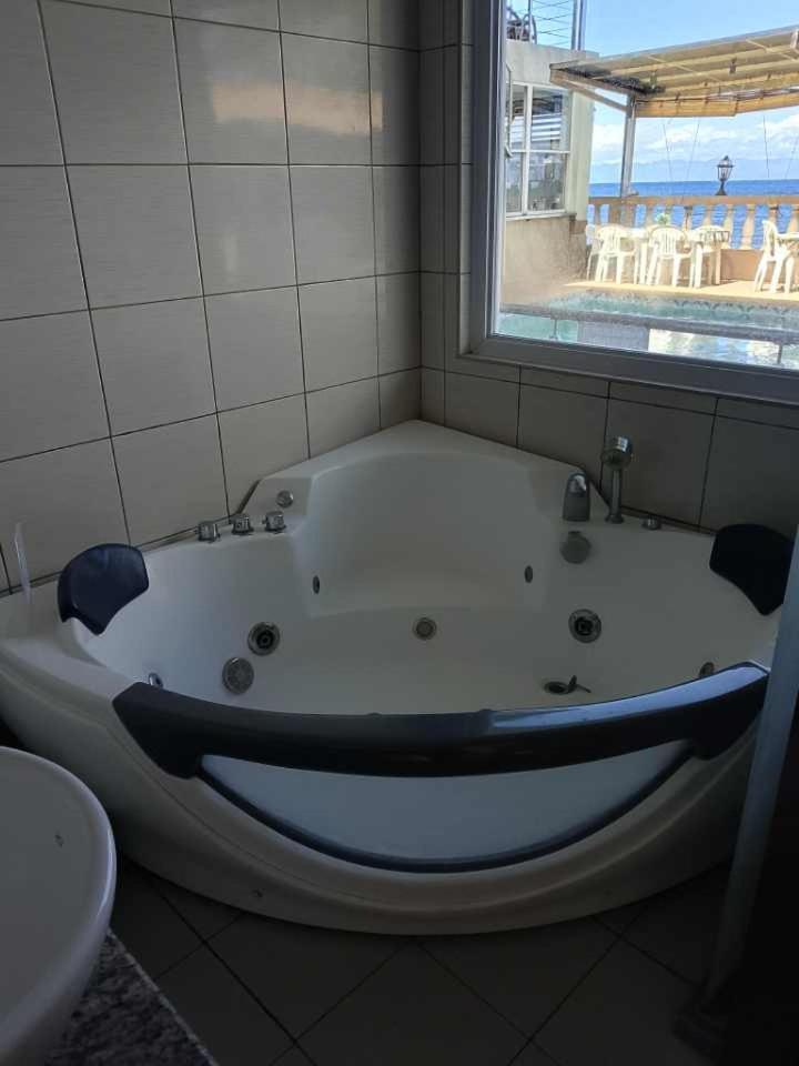 Ocean Breeze Resort Toledo Exterior photo