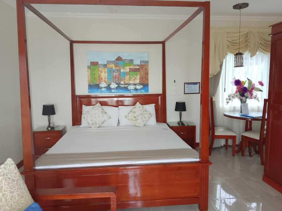Ocean Breeze Resort Toledo Exterior photo